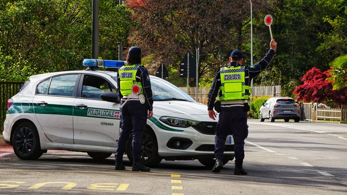 Controlli straordinari dei vigili: due patenti ritirate per ebbrezza, due revocate