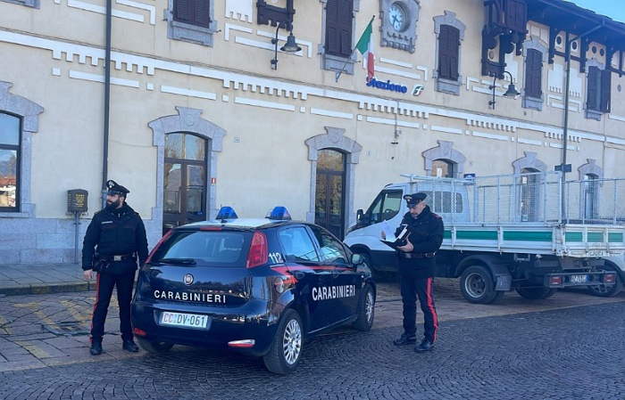 Minorenne scende dal treno con tre etti e mezzo di hashish