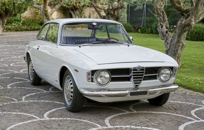 Le auto d’epoca vendute online non esistevano: condannato