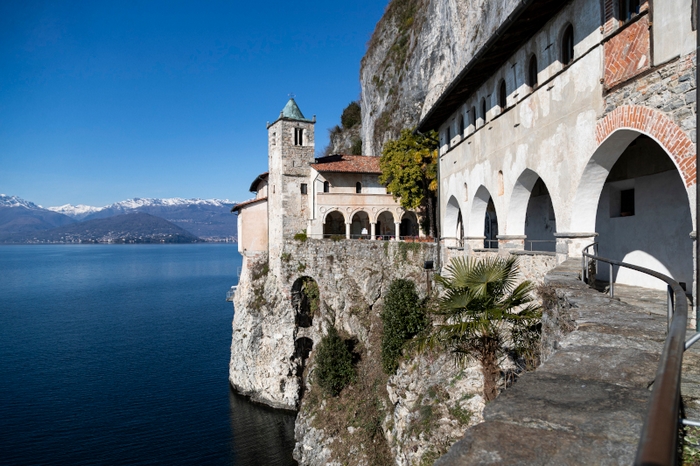 L'Eremo di Santa Caterina del Sasso attrazione turistica da 147.000 visitatori