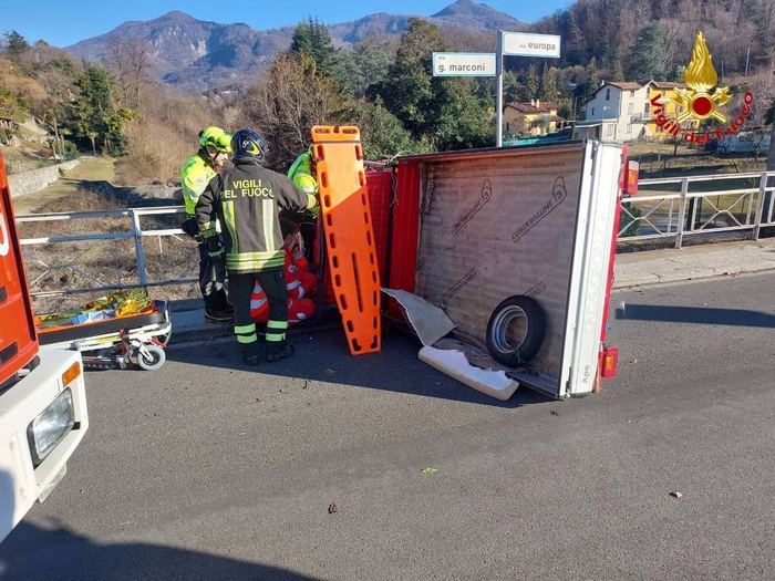 Ottantenne si ribalta con l’Apecar