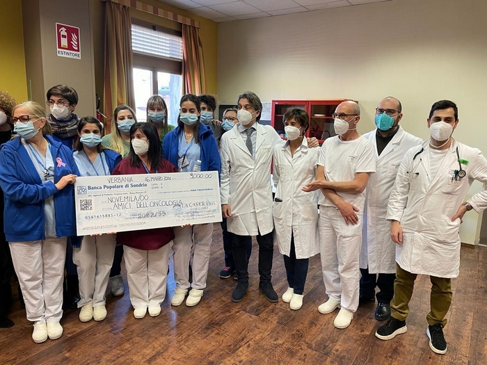 Compleanno con dono benefico all’oncologia (foto)