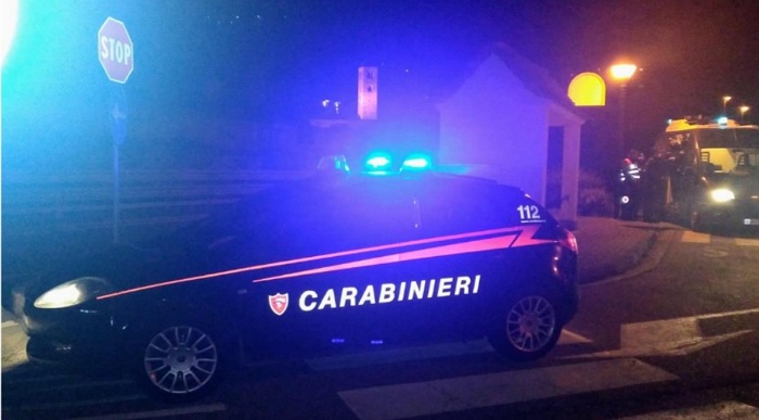 Patenti ritirate e coltelli, 13 denunciati