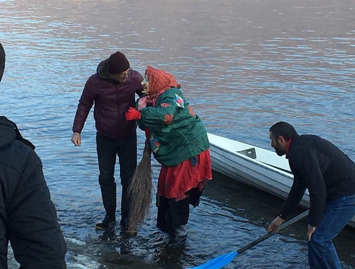 Le befane sul Verbano “sbarcano” dal lago