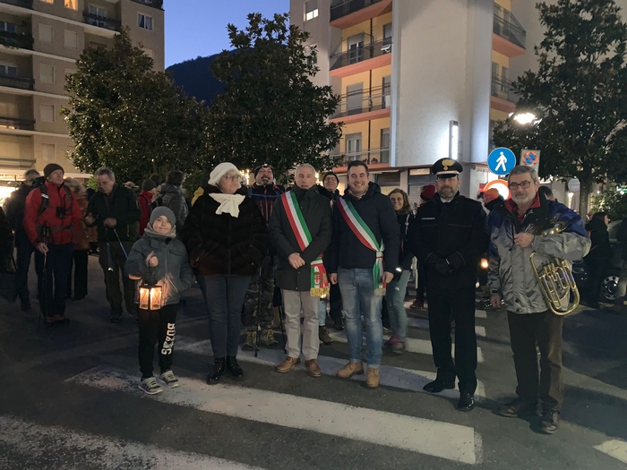 Cinquecento persone alla marcia dei Lanternitt