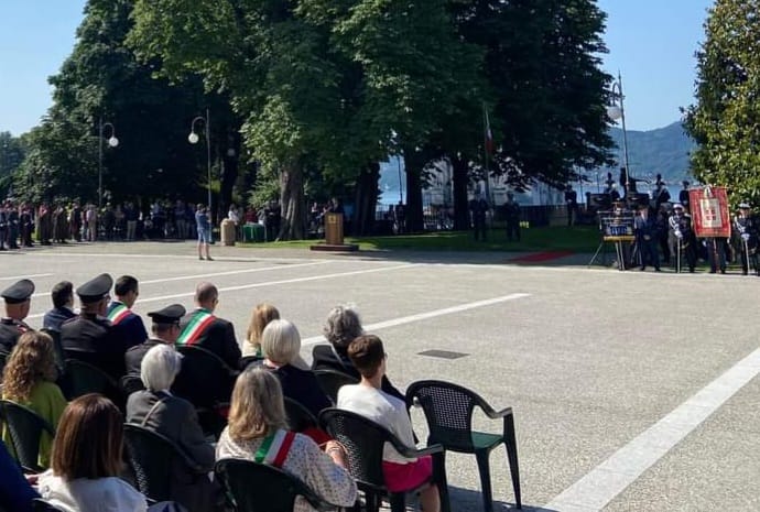 Protesta alla cerimonia del 2 giugno: 68enne allontanata dai carabinieri