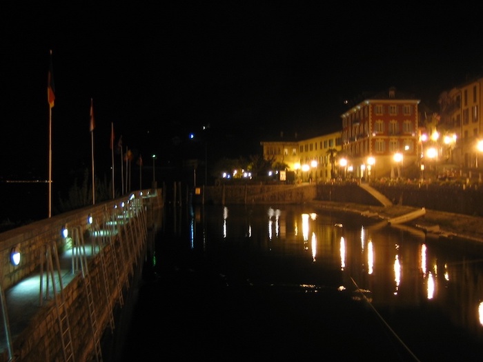 Cannobio di notte: troppi rumori, residenti esasperati minacciano vie legali 