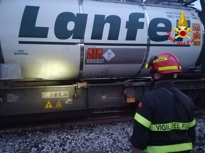 Rimossi i vagoni deragliati in galleria. Treni deviati anche sul Sempione