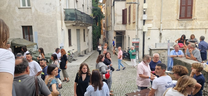 Degustazioni e spumanti a fiumi: la festa di fine estate di Intra