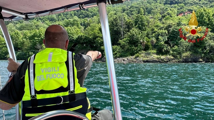 Sub in immersione trovano un corpo nel lago
