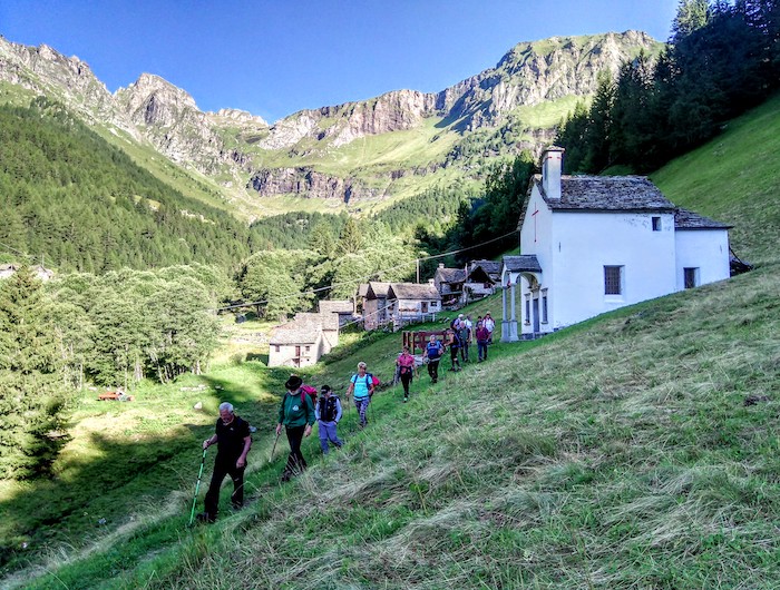 Un percorso tra natura e fede: torna la processione Walser da Premia ad Antillone