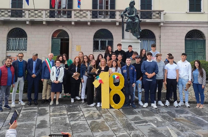 Il benvenuto civico di 44 neomaggiorenni di Cannobio