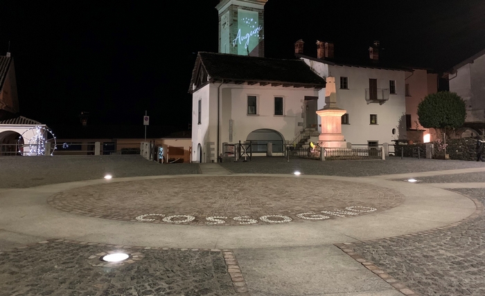 Inaugurazione con fanfara della piazza intitolata al generale Dalla Chiesa