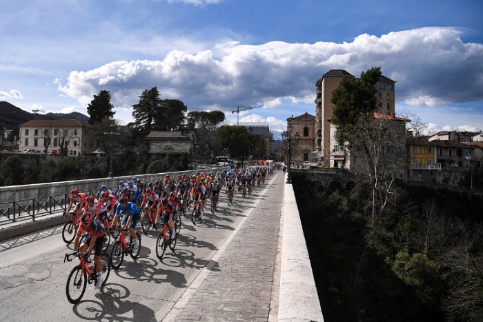 Ganna fatica in salita, Kamna gli strappa il primato alla Tirreno-Adriatico