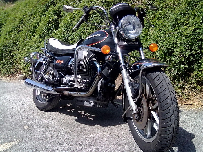 Vende on-line una Moto Guzzi ma finisce truffato: non paga nessuno