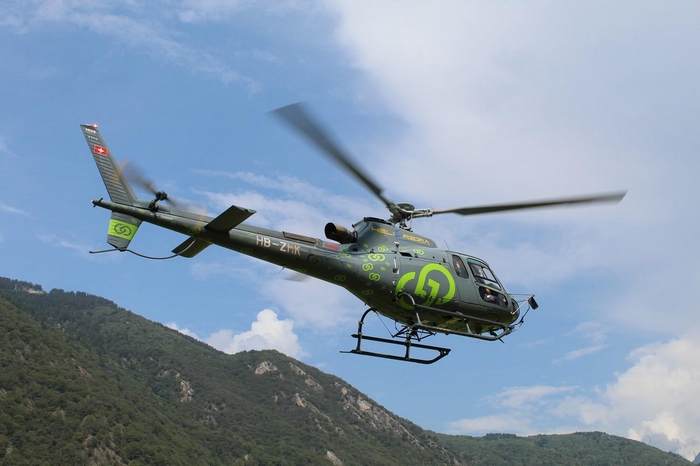 Cane intrappolato in montagna salvato con l'elicottero