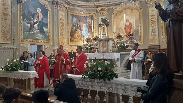 L’assessore sviene in chiesa: trasportata in ambulanza all’ospedale