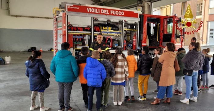 I pompieri vanno in classe e salgono in cattedra