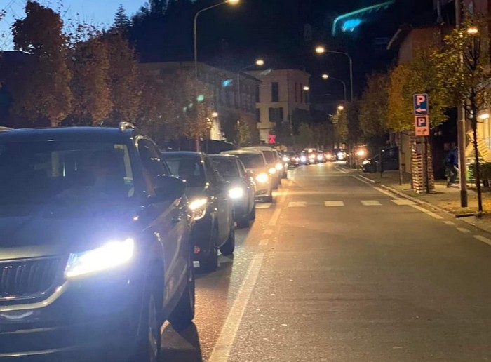 Il semaforo in tilt blocca la strada dei frontalieri
