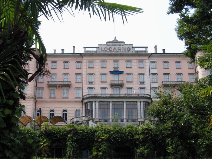 Dal cantiere del Grand hotel affiorano i resti archeologici di una tomba romana