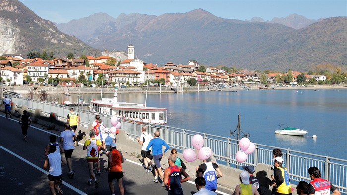 In duemila alla Lago Maggiore Marathon. Strade chiuse da Arona a Verbania