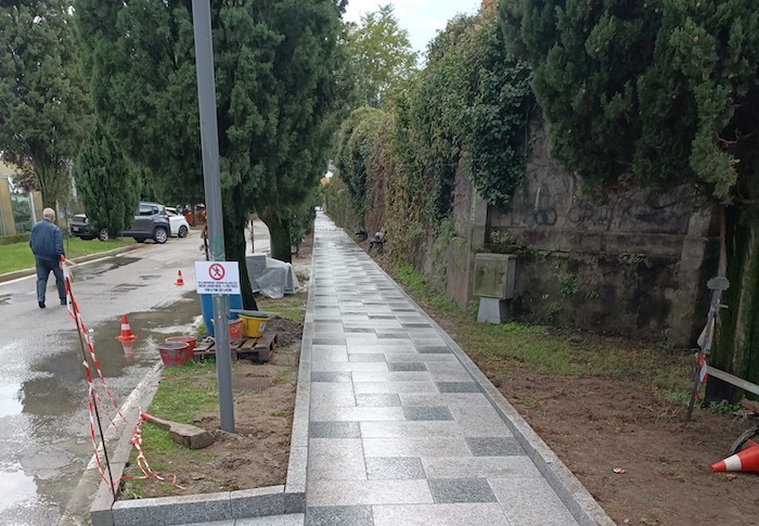 Terminata la nuova pavimentazione sulla strada del cimitero di Pallanza 