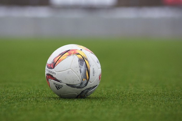 Botte alla partita giovanile: genitori entrano in campo e aggrediscono due giocatori