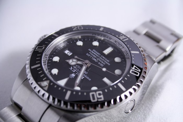 Compra un Rolex usato pagando con la fotocopia di un assegno