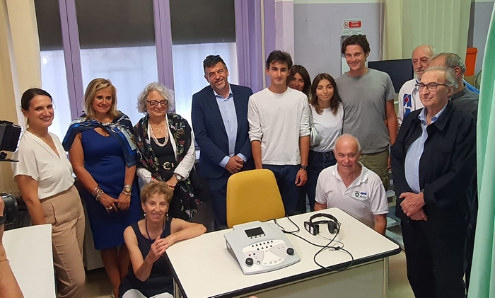 L’Avis di Stresa dona un apparecchio medico all’ambulatorio di Otorino