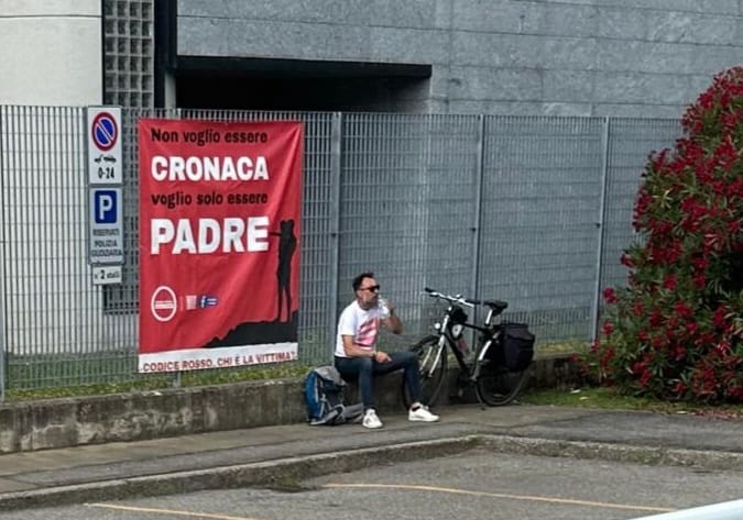 Padre contro il “codice rosso”, sit-in davanti al tribunale