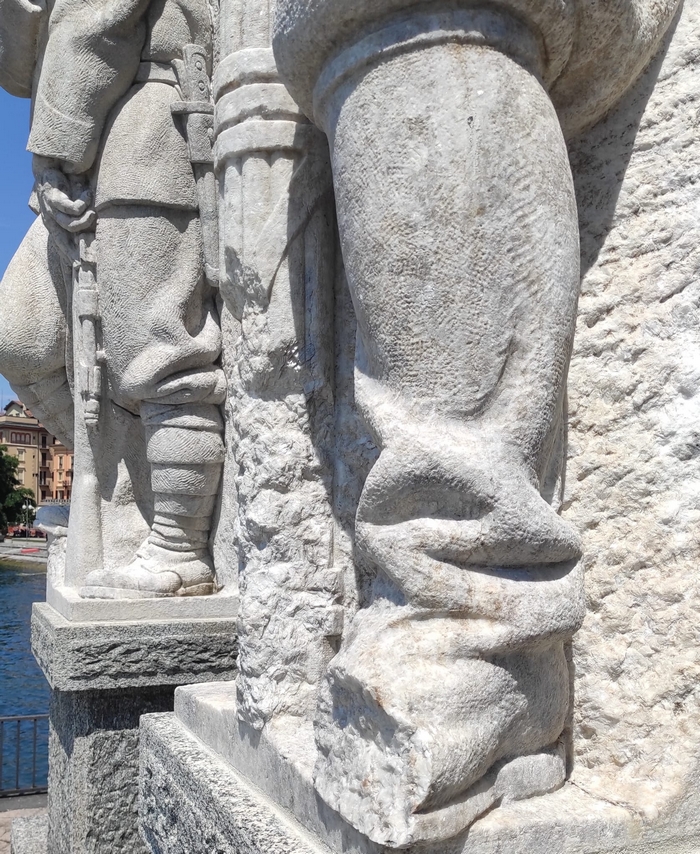 “Ripristinare le statue e il fascio delle statue del Mausoleo”
