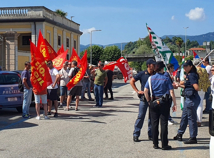 Davanti all'Unione industriale il sit-in dei metalmeccanici in sciopero