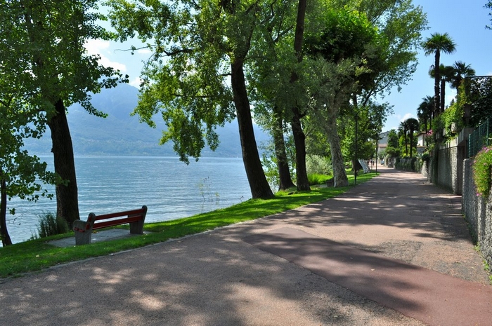 Lungolago solo pedonale: stop sperimentale alle biciclette