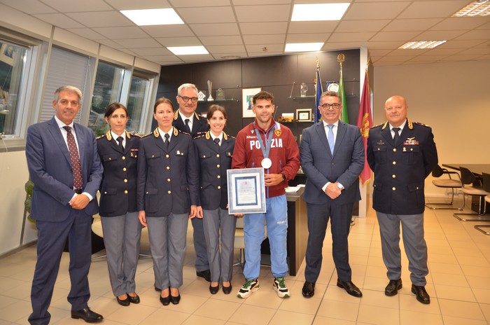 Il questore rende omaggio al poliziotto "olimpico" Tacchini