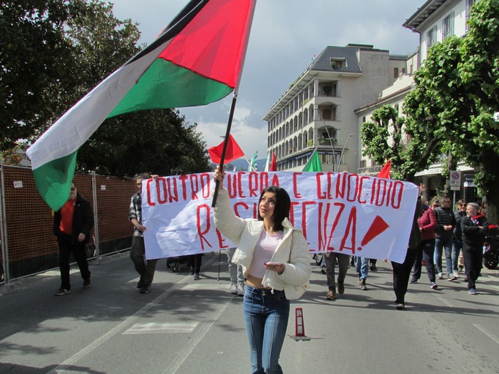 Anche i messaggi pro Palestina alla manifestazione del XXV Aprile