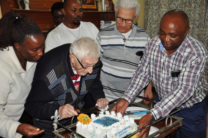 L'addio di Verbania a padre Bianchi, missionario in Africa e benemerito