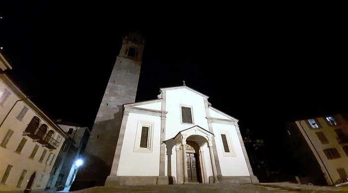 Ladri delle luminarie rubano due casse audio