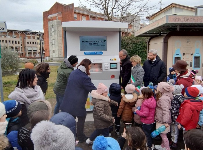 Nel "mangiaplastica" di Sant'Anna riciclate in tre mesi 34.000 bottiglie