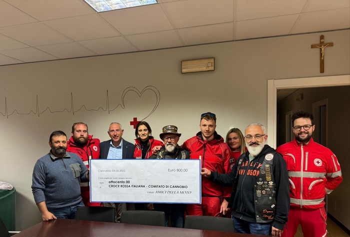 Gli Amici della moto donano 800 euro a Croce Rossa e Aib