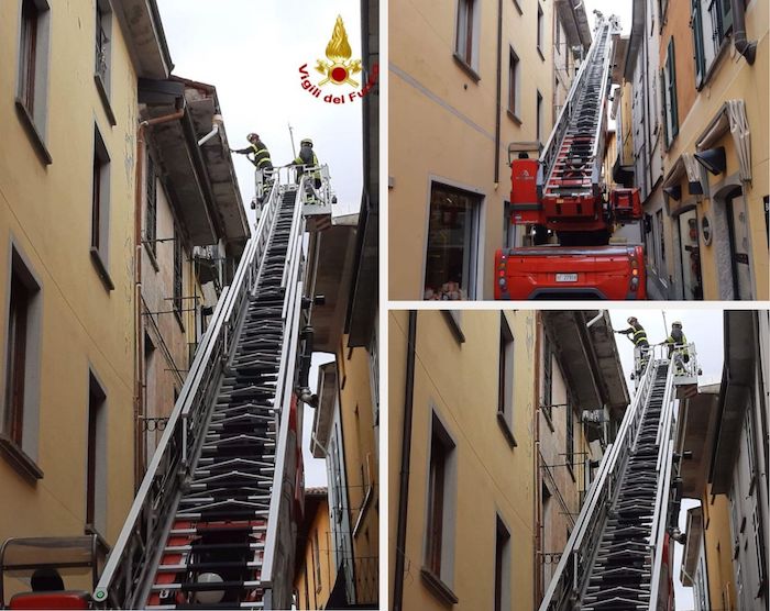 Tetto pericolante in via San Fabiano, intervento dei VVF. Strada chiusa e riaperta