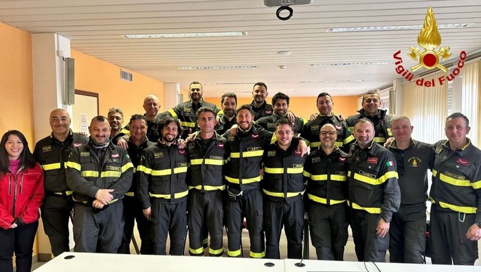 Quindici vigili del fuoco piemontesi prendono la patente nautica sul Lago Maggiore
