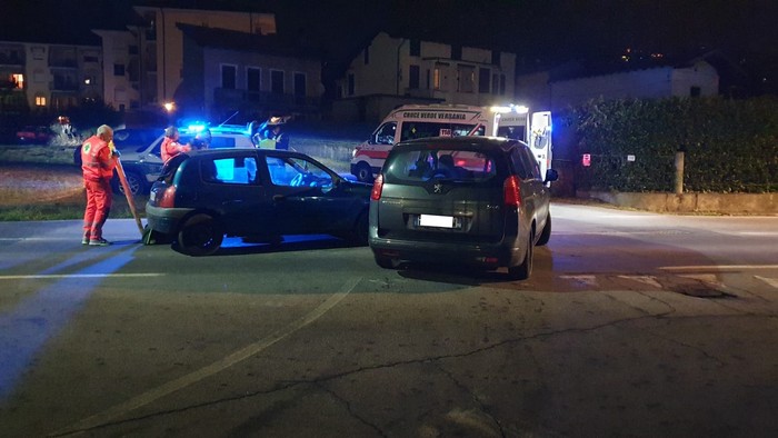 Mancata precedenza all'incrocio, incidente con ferito lieve a Renco