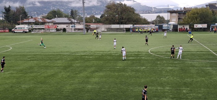 Il derby lancia il Baveno Stresa. Il Verbania in crisi nera