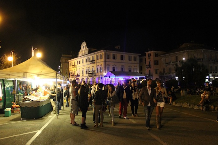 Pallanza, torna il mercatino serale 