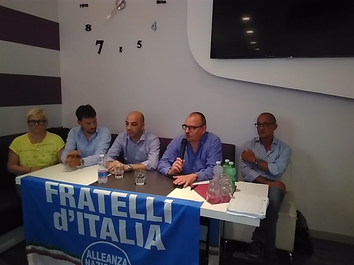 Songa (Fdi) presenta i componenti del Consiglio Comunale. “Remavano tutti contro di noi ma abbiamo vinto”