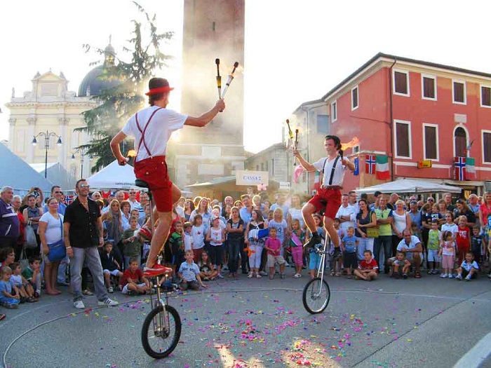 Sabato 23 giugno il 3° festival degli artisti di strada in Valle Vigezzo