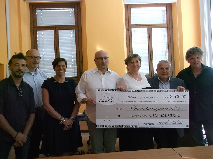 Lo spettacolo "Marta...fiore di maggio" dona 2.500 euro al C.I.S.S. Cusio