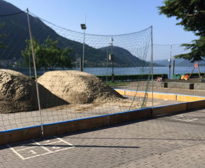 Quasi pronto il campo di beach volley ai Giardini di Omegna