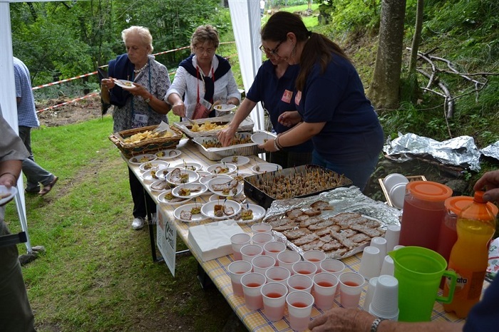 Sabato 21 luglio ad Anzino la quinta edizione della "Cena nei Cortili"