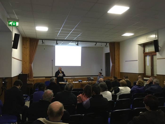 Folto pubblico a Luzzogno per il convegno sulla Madonna della Colletta